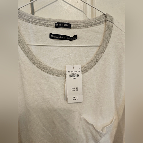 Abercrombie long sleeved white tee with grey trim. Size Small - Picture 3 of 3